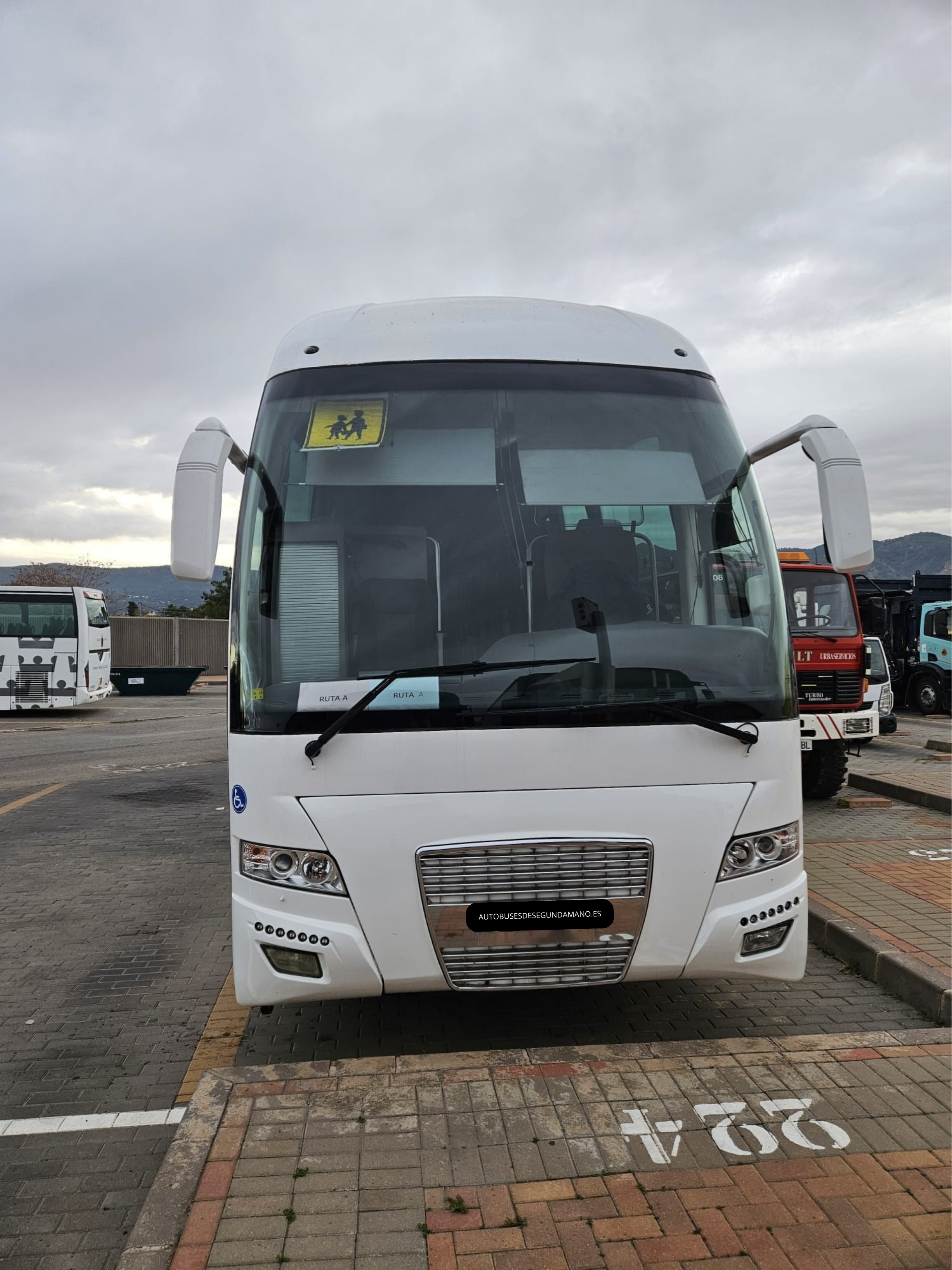 IVECO HISPANO 55 + 1 + 1 -- 3/2012