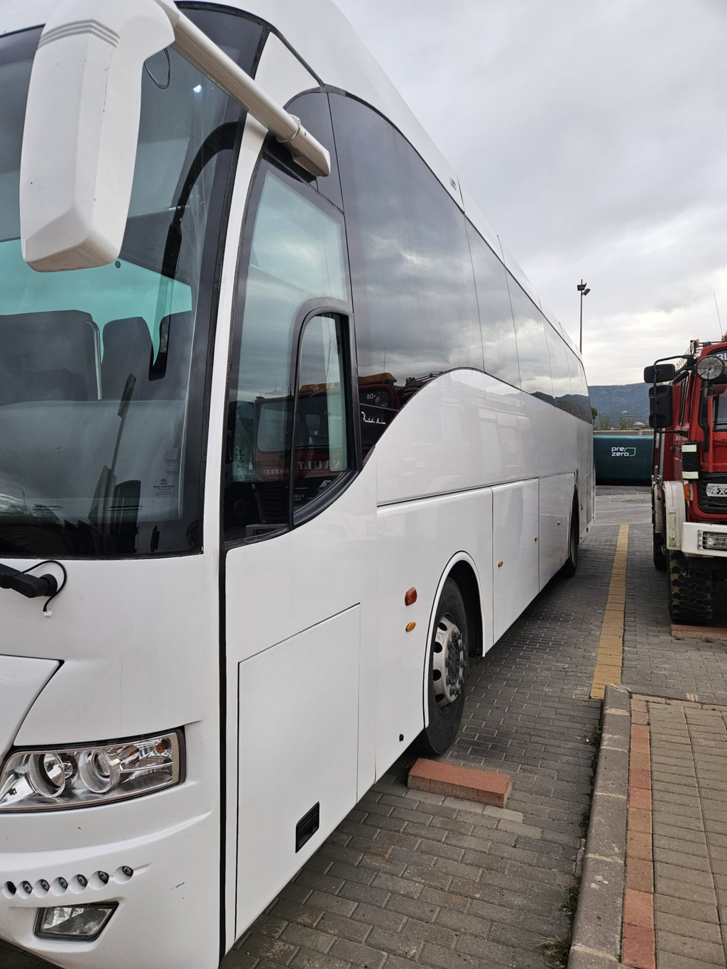 IVECO HISPANO 55 + 1 + 1 -- 3/2012