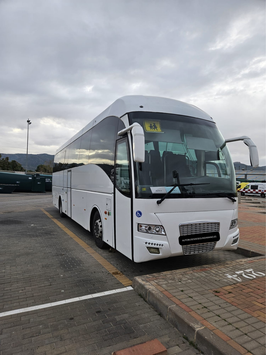 IVECO HISPANO 55 + 1 + 1 -- 3/2012