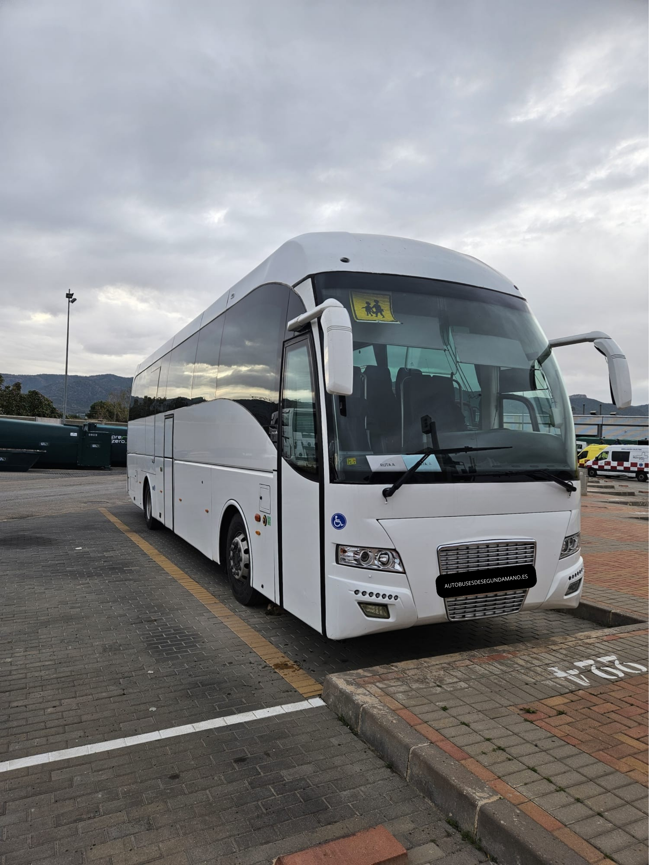 IVECO HISPANO 55 + 1 + 1 -- 3/2012