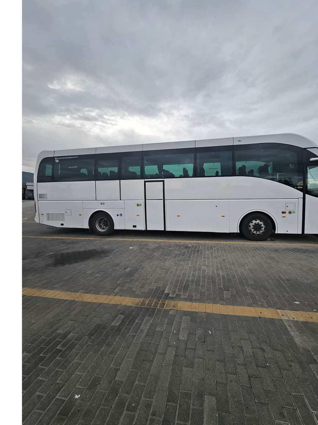 IVECO HISPANO 55 + 1 + 1 -- 3/2012