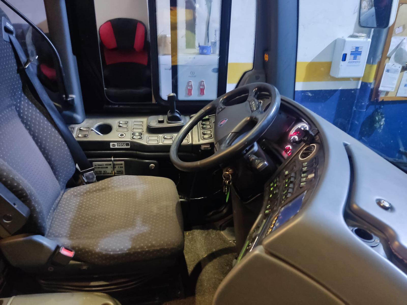 SCANIA OMNIEXPRESS 57 + 1 + 1 -- 10/2013