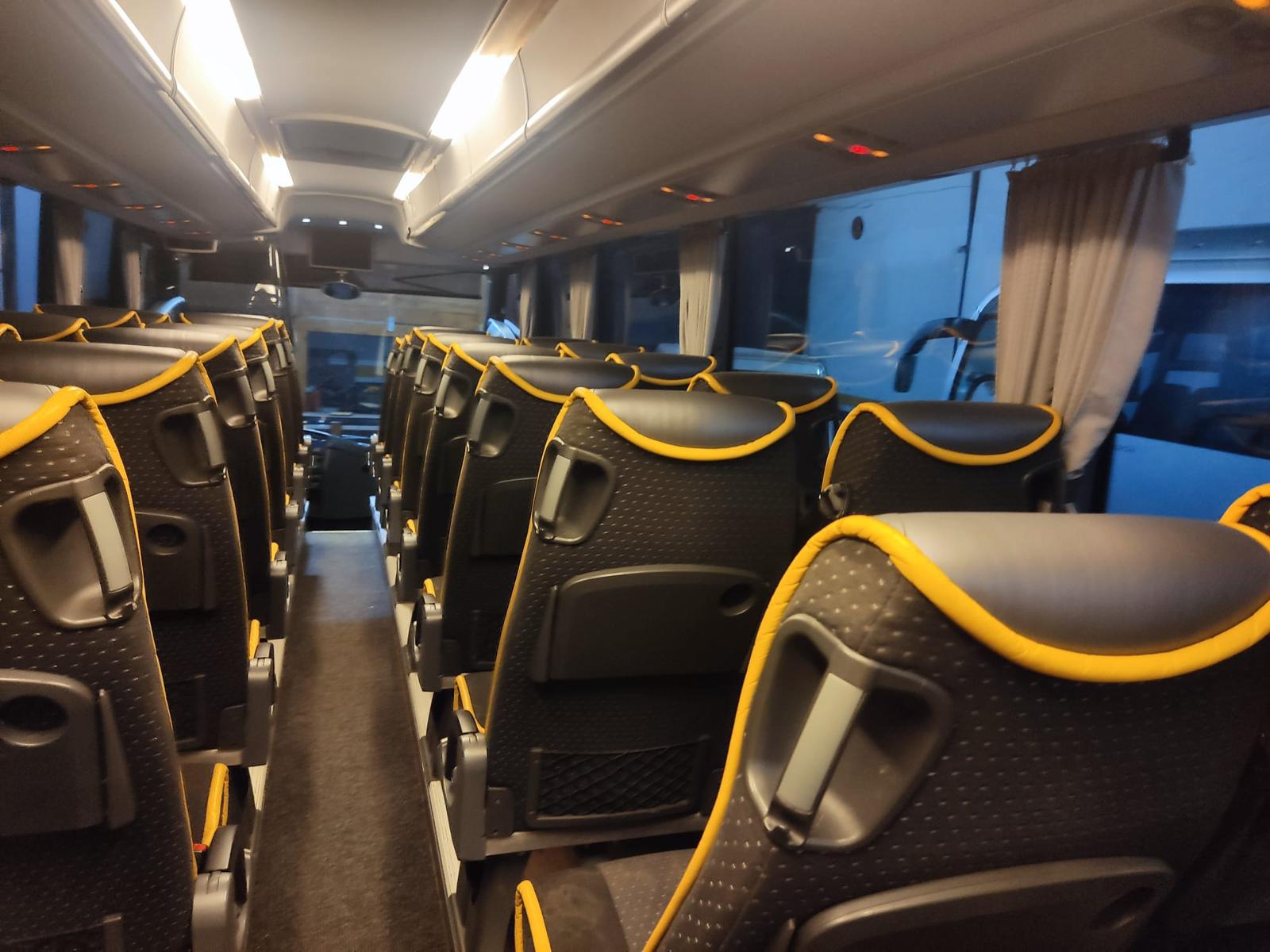 SCANIA OMNIEXPRESS 57 + 1 + 1 -- 10/2013