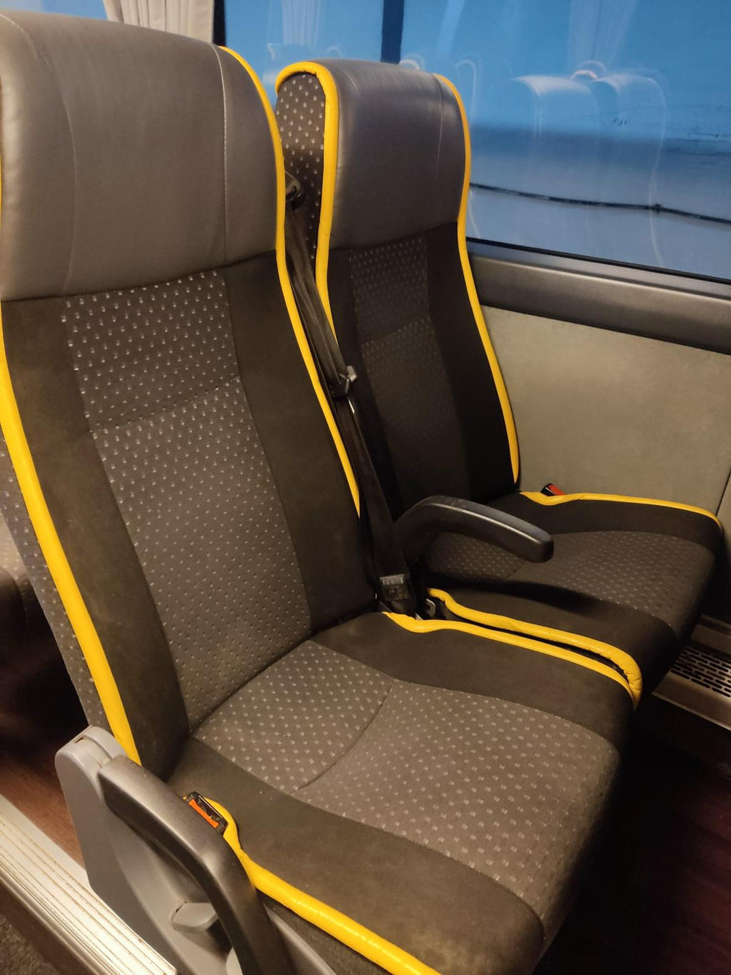 SCANIA OMNIEXPRESS 57 + 1 + 1 -- 10/2013