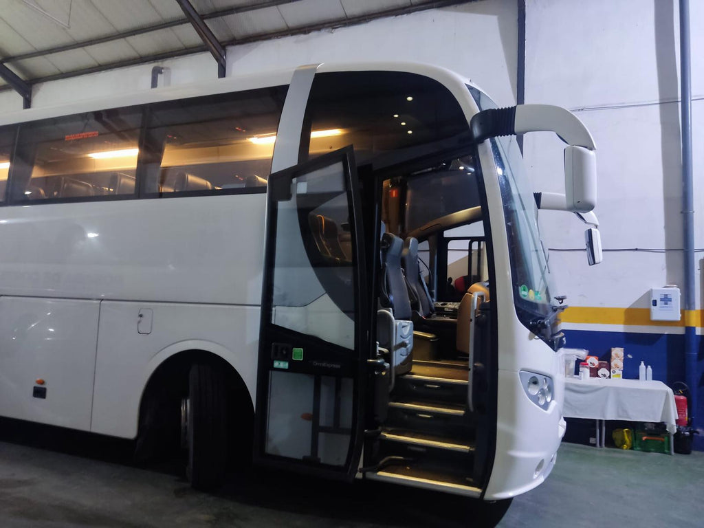 SCANIA OMNIEXPRESS 57 + 1 + 1 -- 10/2013