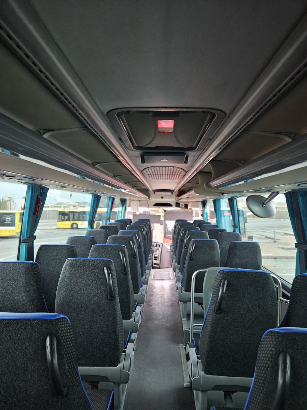 IVECO HISPANO 55 + 1 + 1 -- 3/2012