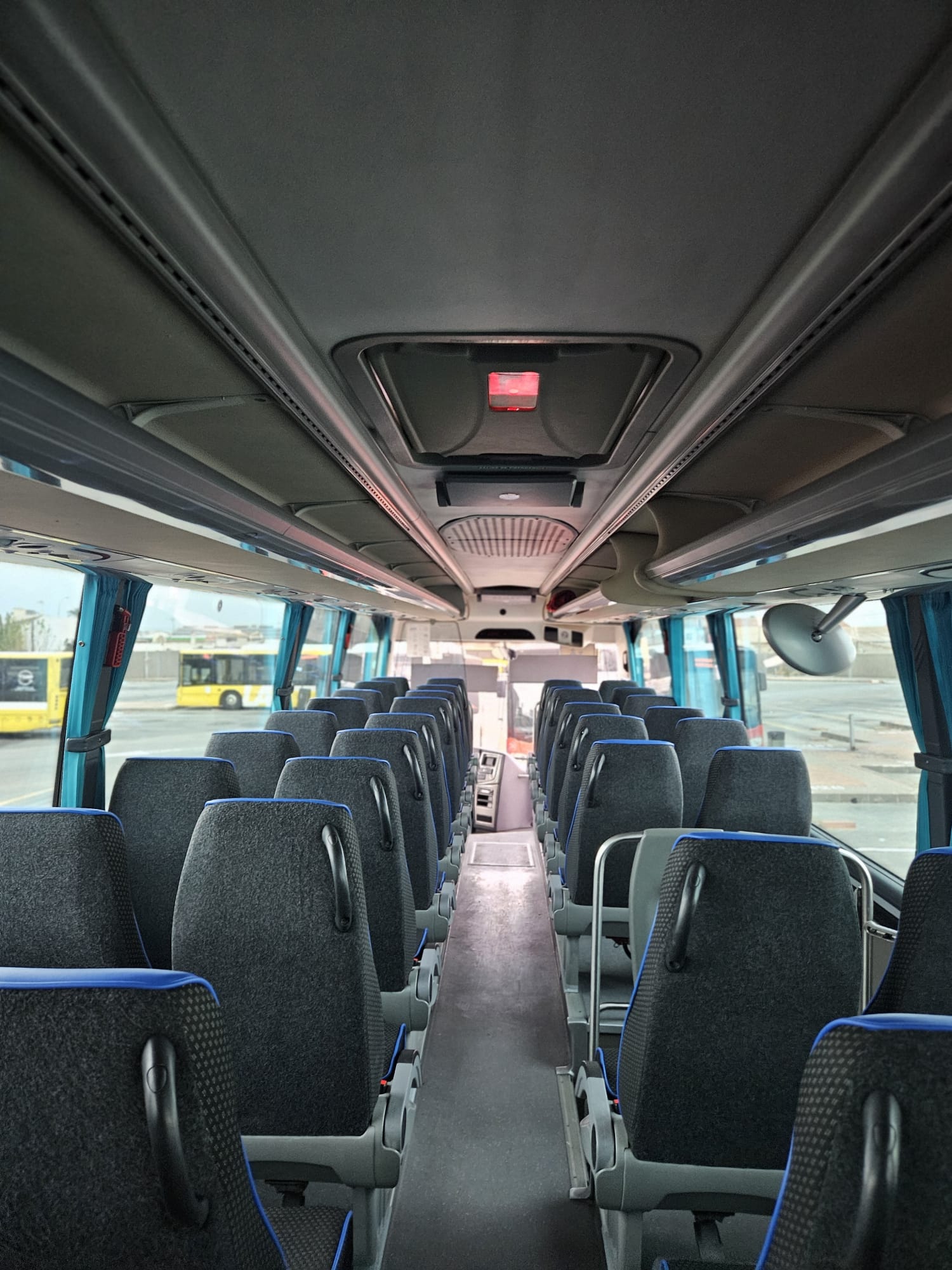 IVECO HISPANO 55 + 1 + 1 -- 3/2012