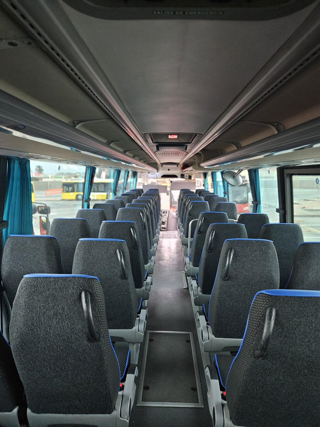 IVECO HISPANO 55 + 1 + 1 -- 3/2012